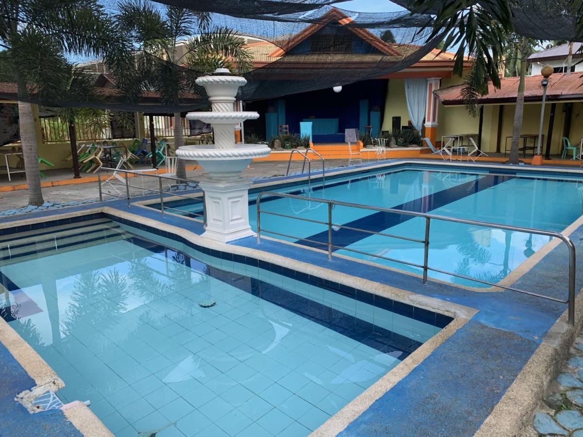 Hotel Rufina's Leisure Center à Tagum Extérieur photo
