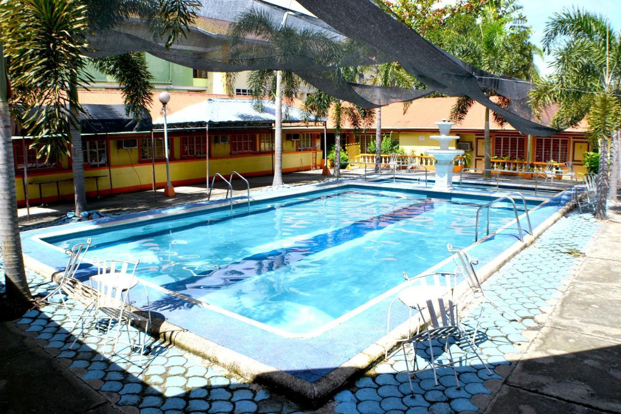 Hotel Rufina's Leisure Center à Tagum Extérieur photo