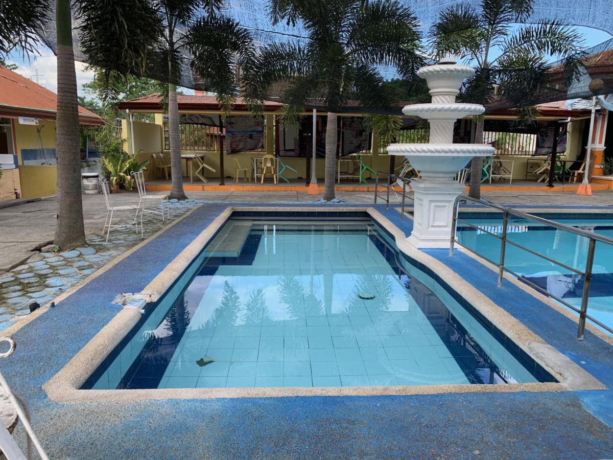 Hotel Rufina's Leisure Center à Tagum Extérieur photo