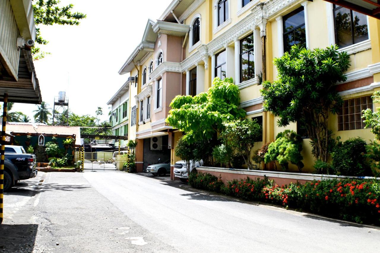 Hotel Rufina's Leisure Center à Tagum Extérieur photo