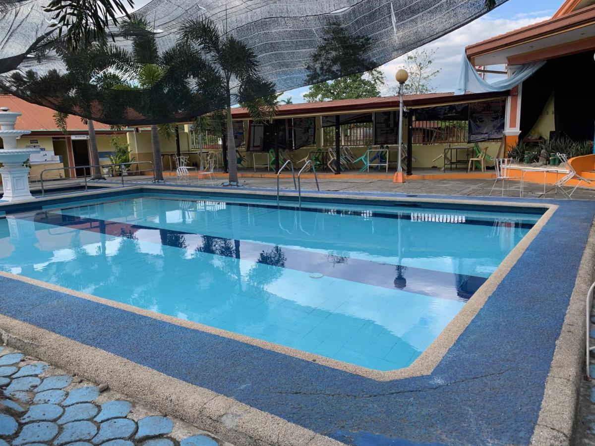 Hotel Rufina's Leisure Center à Tagum Extérieur photo