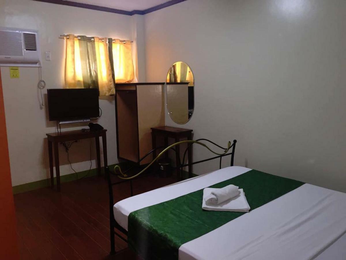 Hotel Rufina's Leisure Center à Tagum Extérieur photo